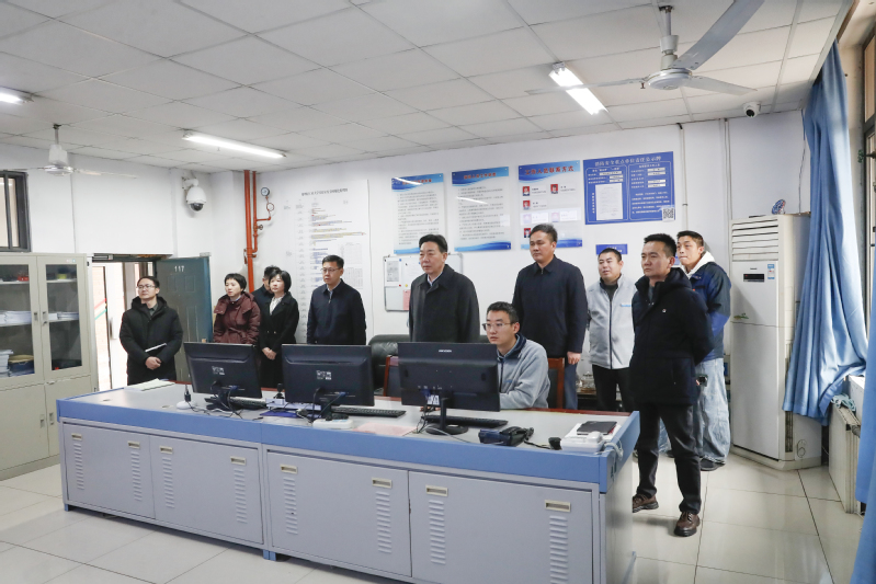 校領(lǐng)導(dǎo)走訪(fǎng)慰問(wèn)一線(xiàn)工作人員和留校學(xué)生